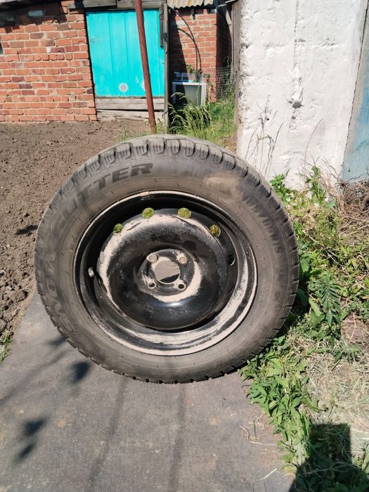 Продам шины на  15 размер