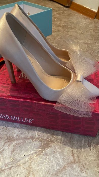 Продам женские туфли