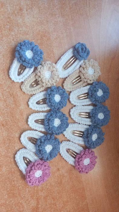 Vând agrafe croșetate handmade