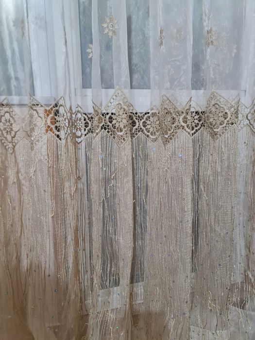 Тънко перде с бродерия