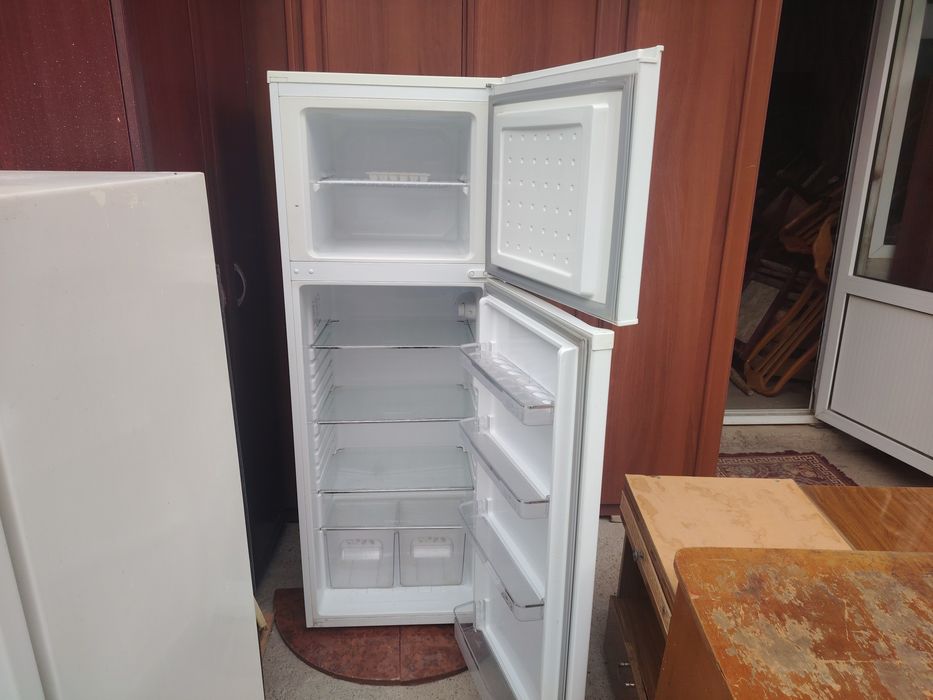 Срочно продам холадилник 2 двух камерная холадилник артел