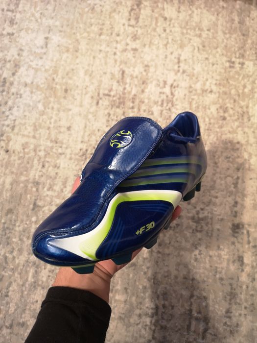 Vând ghete de fotbal Adidas F30 în stare foarte bună