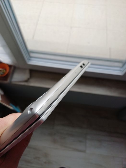 Asus VivoBook S15 x532fl със ScreenPad