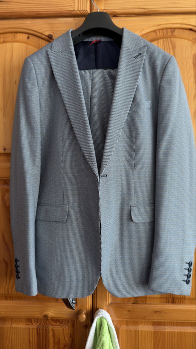 Елентен мъжки костюм