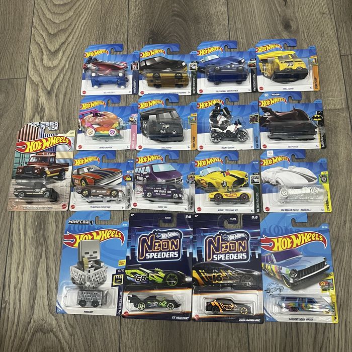 Lot Hot Wheels - 90 buc
