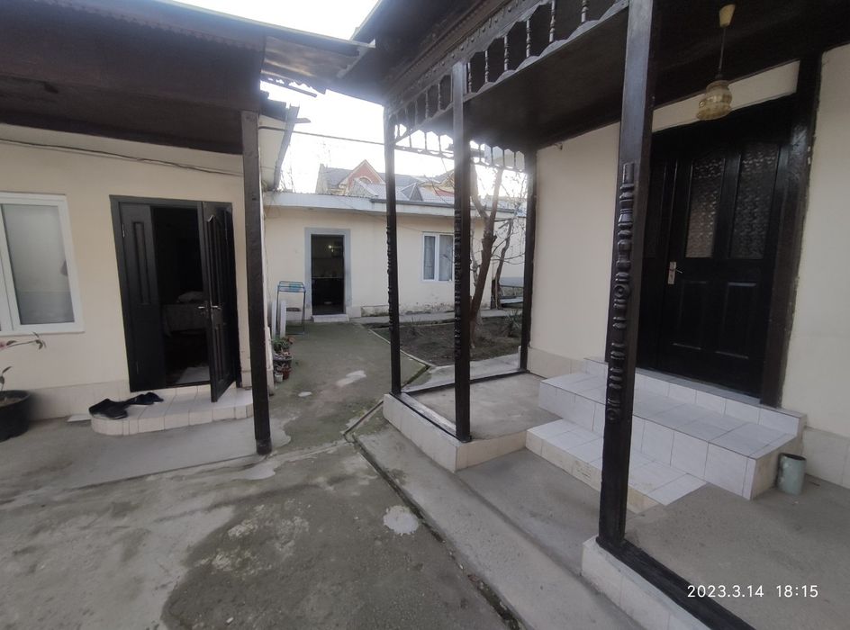 Yakkasaroy tumanida hovli sotiladi