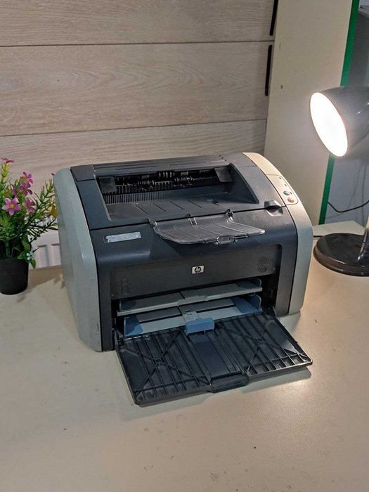 Принтер HP LazerJet 1010 лазерный ксерокс