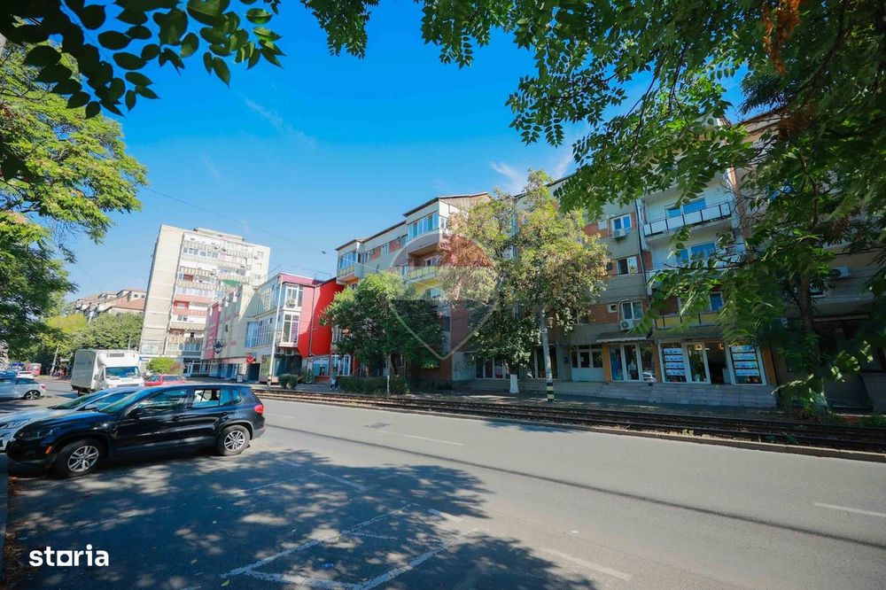 De vânzare apartament cu 4 camere și un loc de parcare, în Rogerius