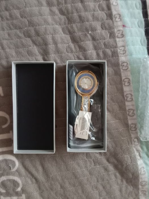 Продам женские часики.