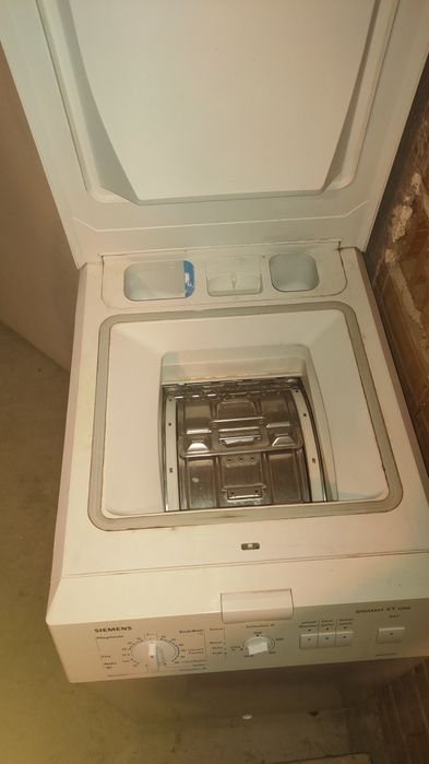 Пералня Сименс с горно зареждане.