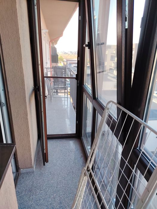Se vede apartament cu 3 camere, mobilat utilat complet
