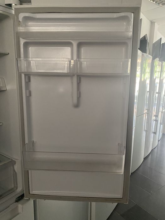 Хладилник с фризер Samsung