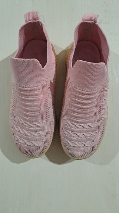 Продаётся обувь для девочки