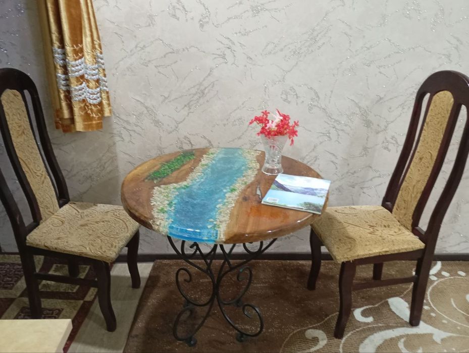 Epoksid stol, (River table)