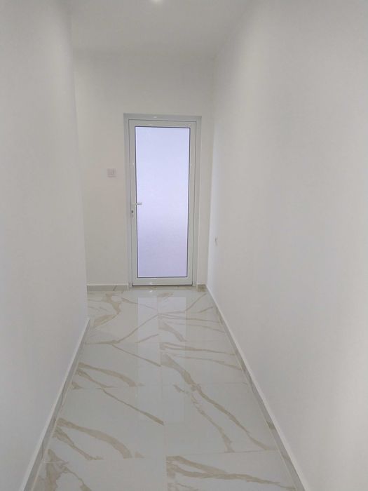 Продава четиристаен отличен в центъра