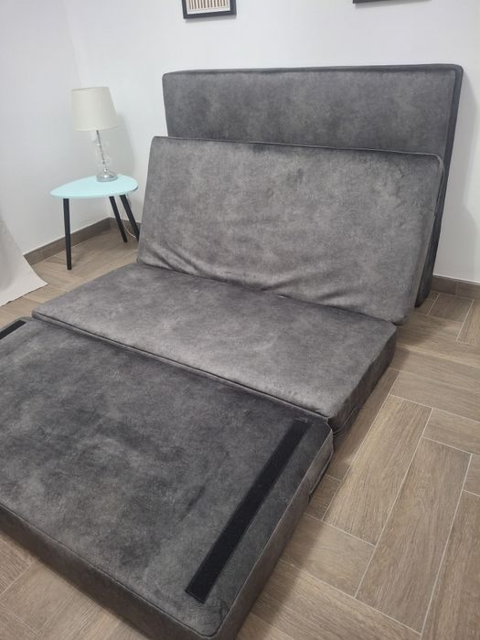 Vand URGENT canapea 2 locuri din burete