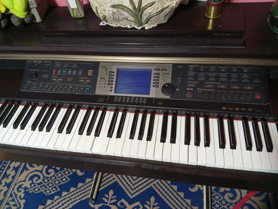 De vânzare  pian Yamaha clavinova