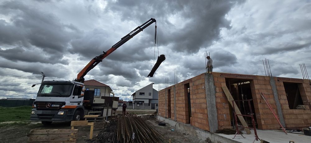 Construcții case la rosu