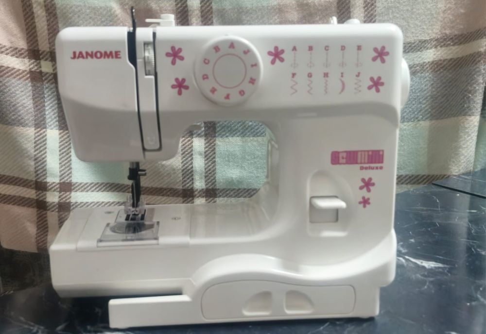 Продам швейную машину