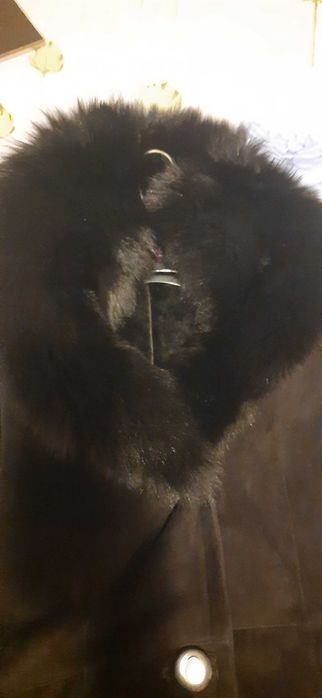 Cojoc dama cu guler blana si blanita la maneci