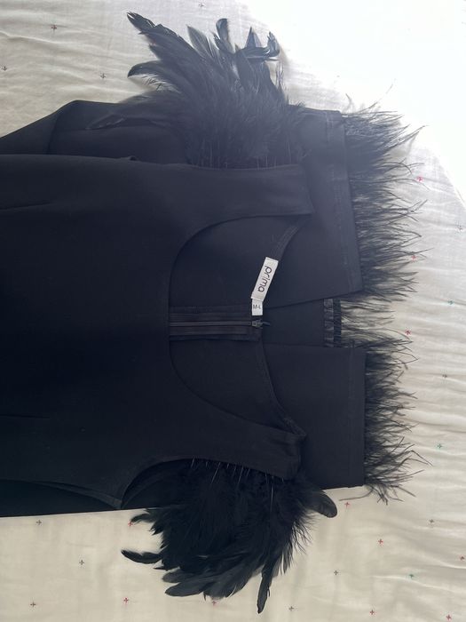 Платье с перьями страуса