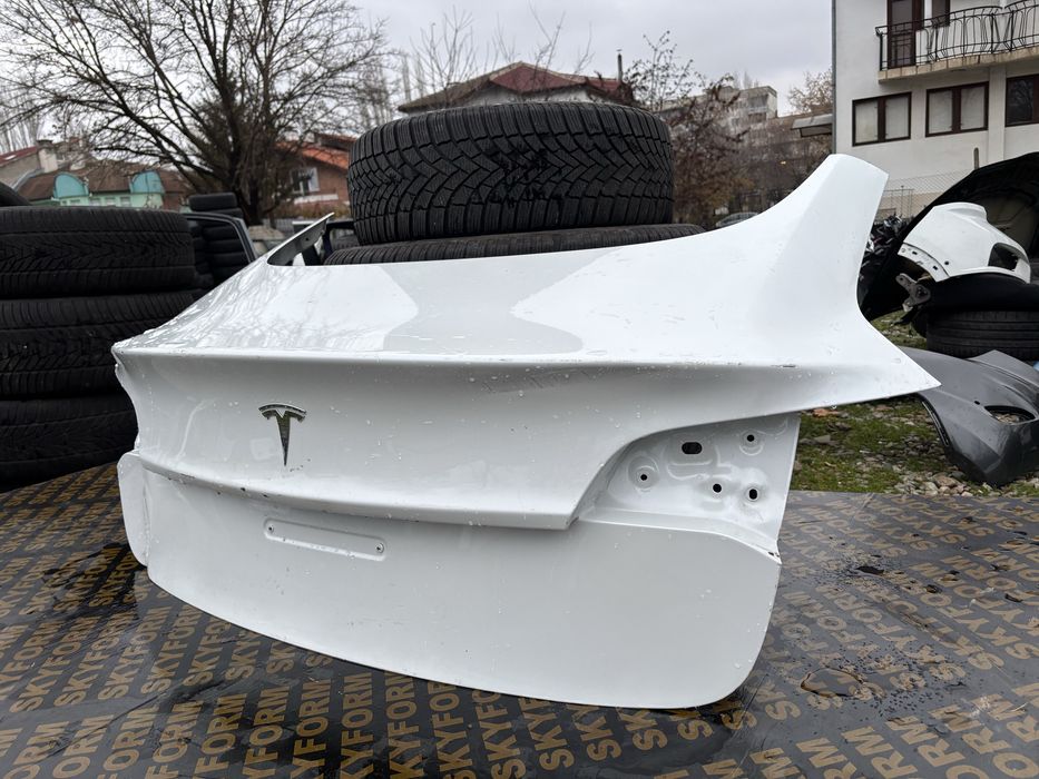 Капак Tesla Model 3