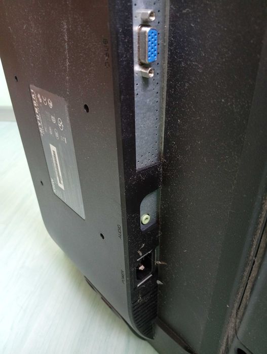 Монитор за компютър 19",екран с кутия