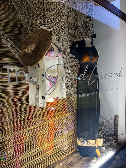 Дамски дрехи на едро от затворил магазин