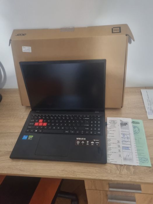 Acer Nitro 16 chisto nov