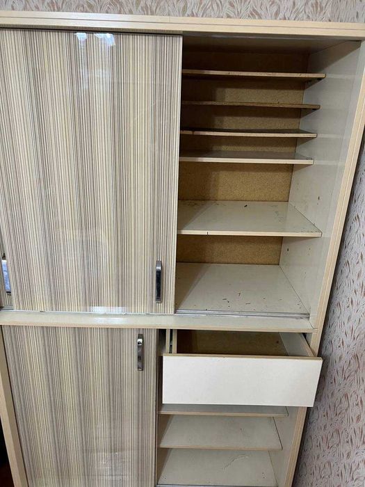 Шкаф кухонный хозяйственный