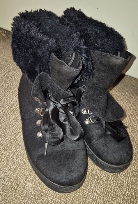 Дамски велурени боти