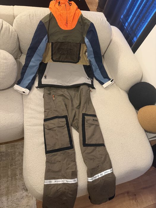 Costum de ski/snowboard DC
