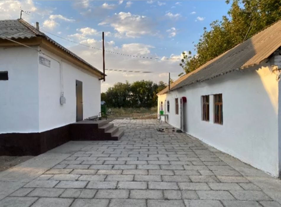 Продается дом , земля большая