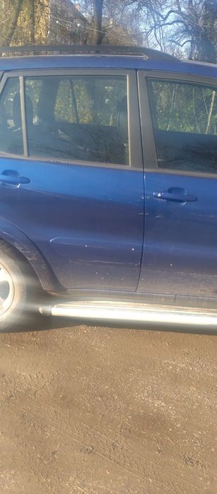 Тойота РАФ 4- джип