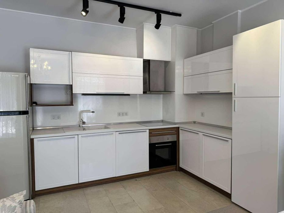 Дава се под наем Тристаен апартамент в к.к. Св.Св. Константин и Елена - 80 кв.м за 997.05 € - Снимка #3