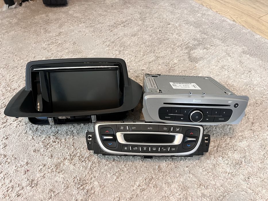 Panou clima,navigatie,casetofon cd Renault megane 3  oglinda rabatabil
