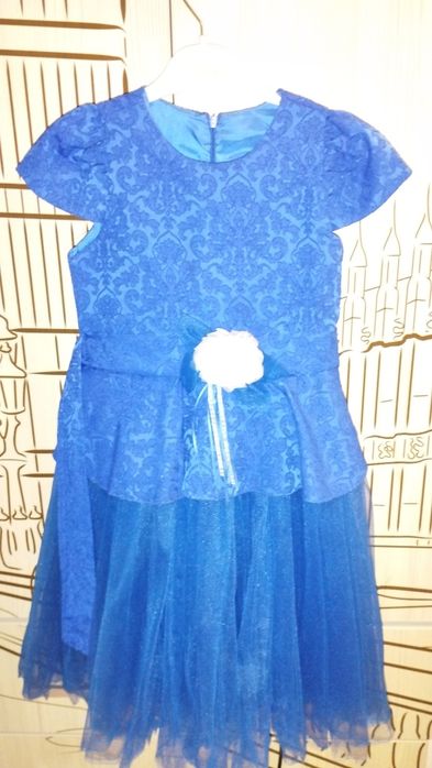 Продаю платье 7-8 лет