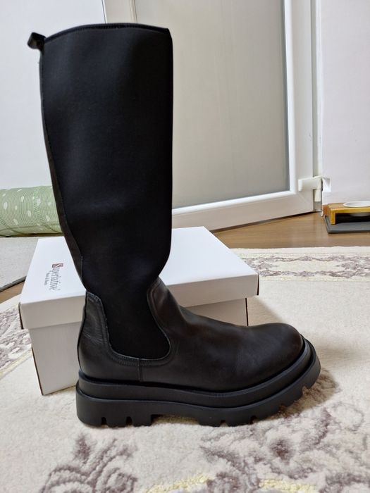 Cizme din piele mulate pe picior