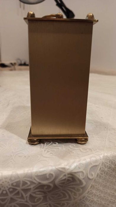 Часовник тип каретен "Роял" английски работещ точно