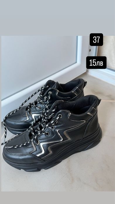 Дамски спортни обувки