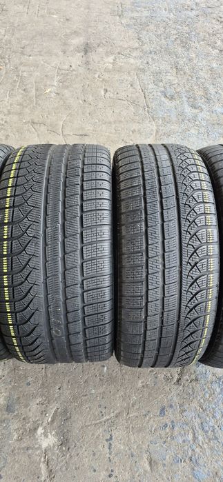 4 anvelope iarna Pirelli,fata 255/40/21,spate 285/35/21,dot 2022-2024.Pretul este pe bucata.