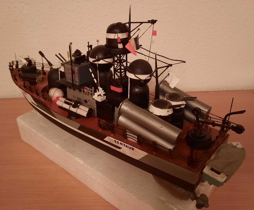 Navomodel navigant Vas de lupta Vapor cu telecomanda si iluminare