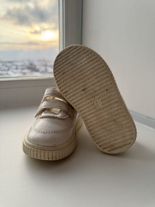 Обувь на девочку  за 1000 тг