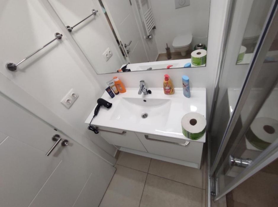 Camera cu vedere la mare, acces gratuit la piscina și aer condiționat