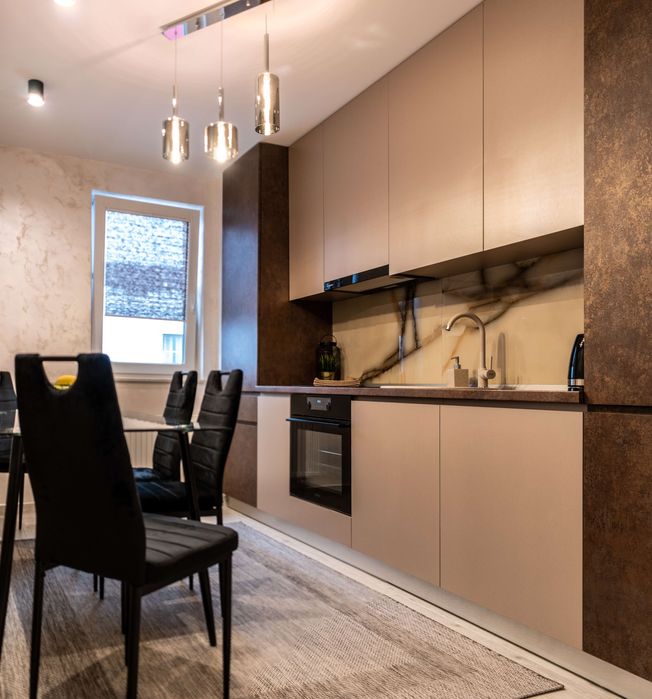 Proprietar închiriez apartament cu 2 camere vis a  vis de Mall Coresi