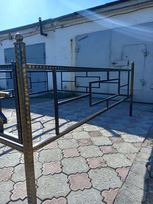 Оградка на кладбище