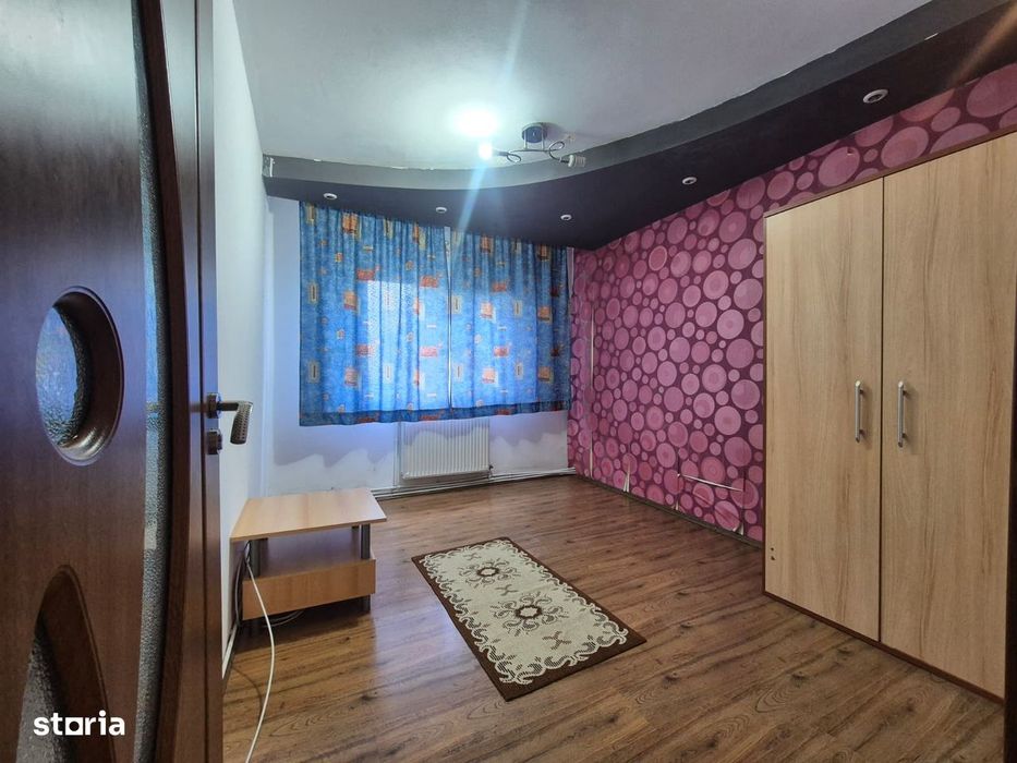 Apartament 4 camere, situat in Targu Jiu, Strada G.ral Christian Tell