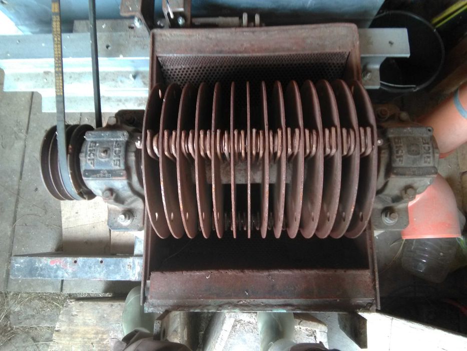 Vand moara cu ciocanele,  motor benzina 18cp sau trifazic 11kw