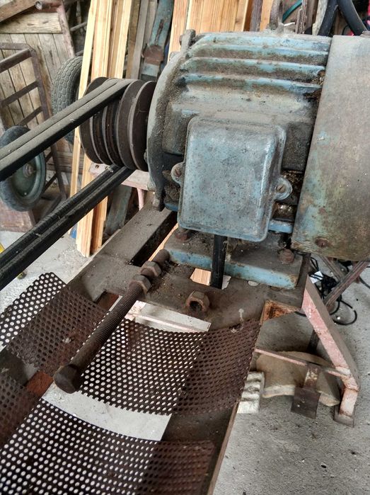 Трифазна чукова фуражомелка