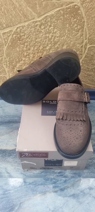 Pantofi din piele noi